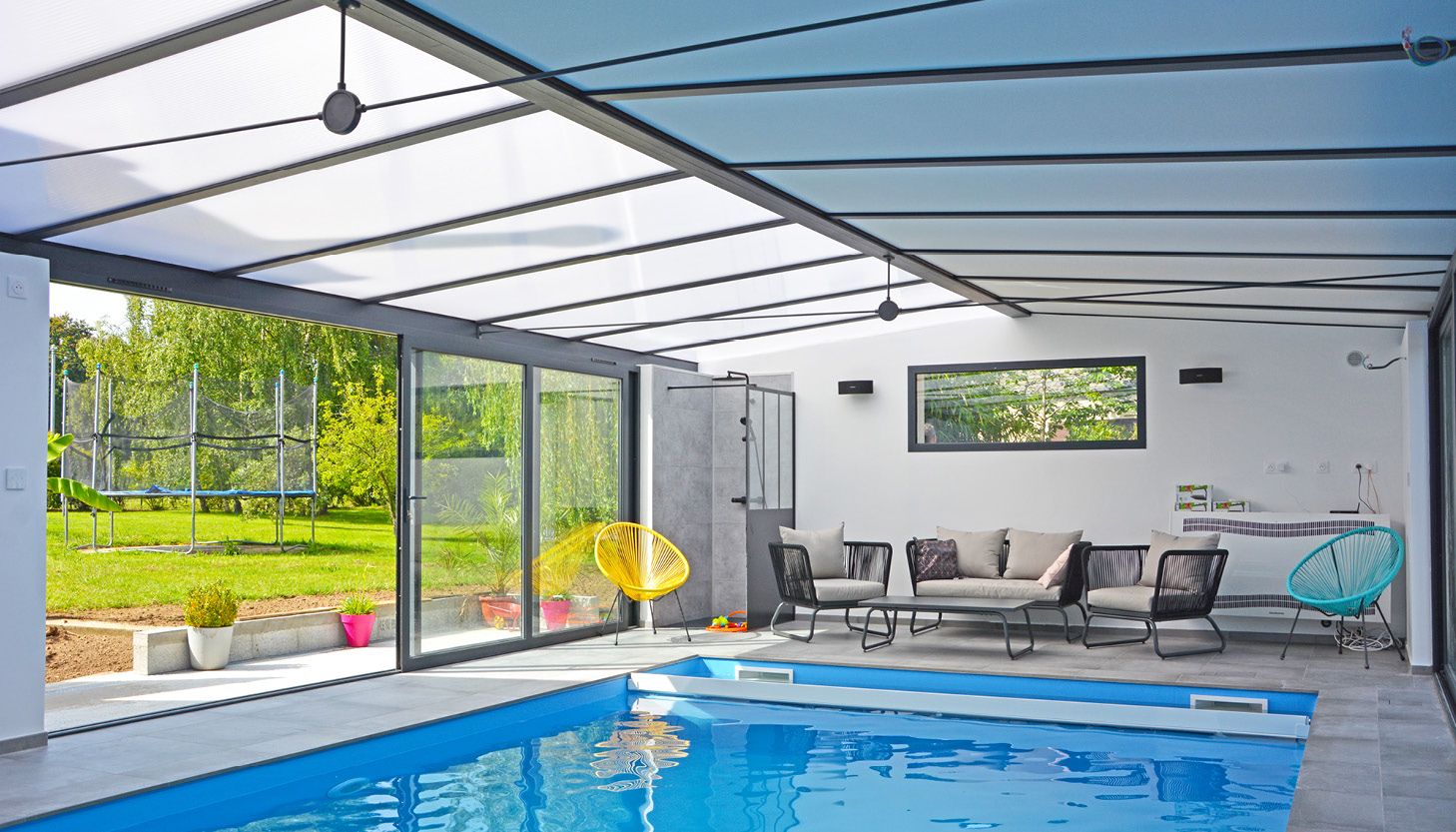 Extension de maison abritant une piscine