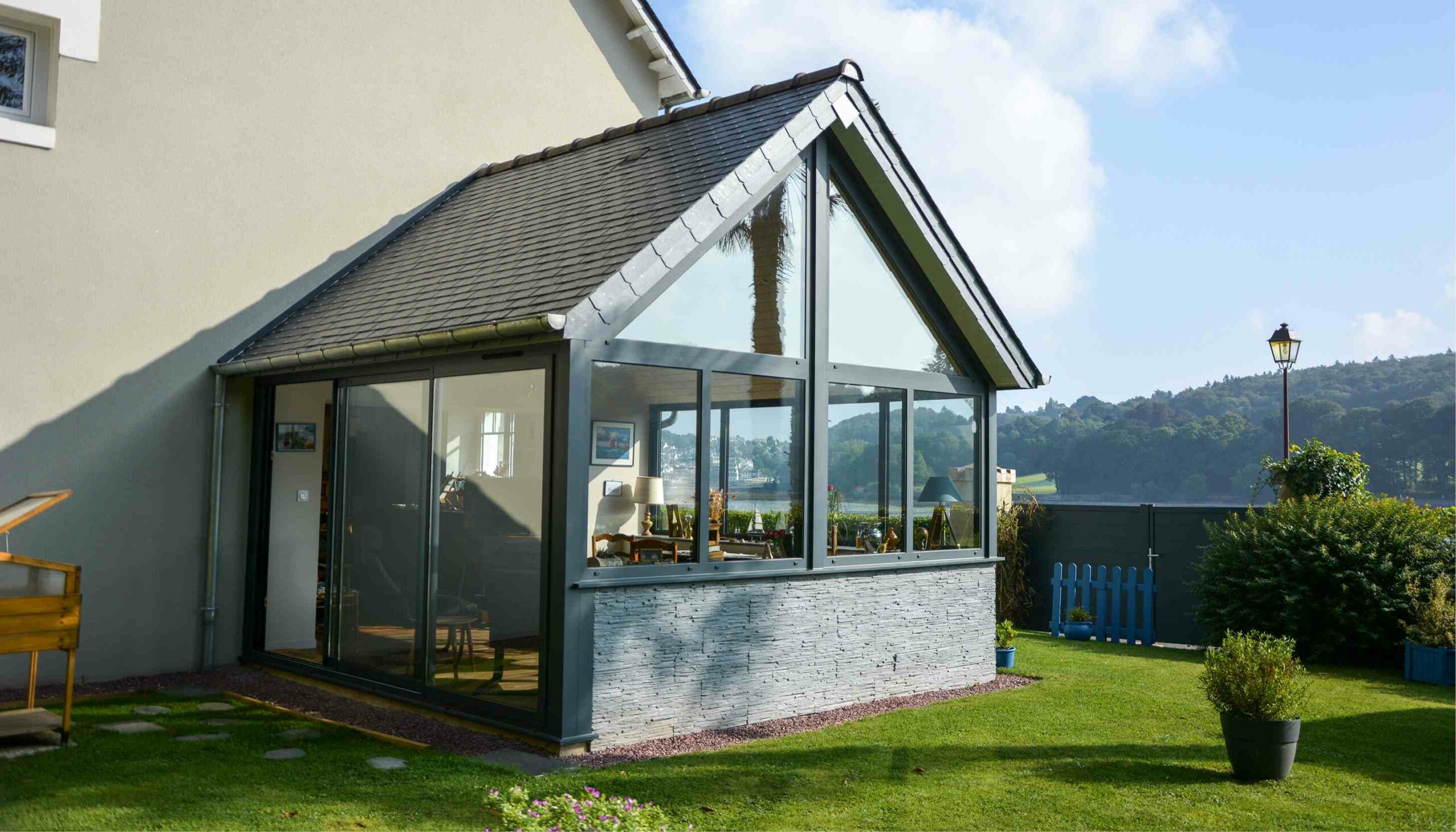 Extension de maison à toit ardoise