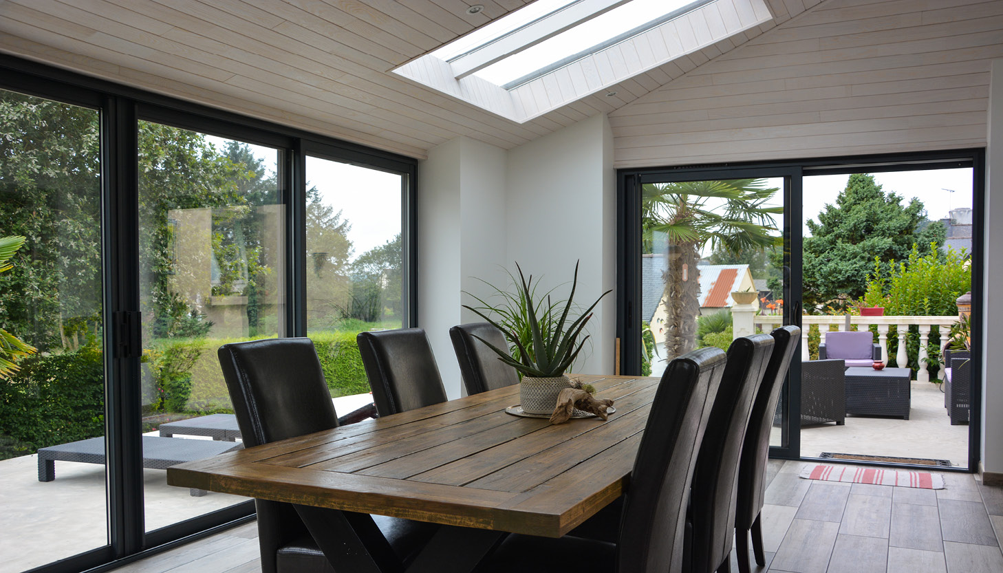 Extension vitrée avec une verrière