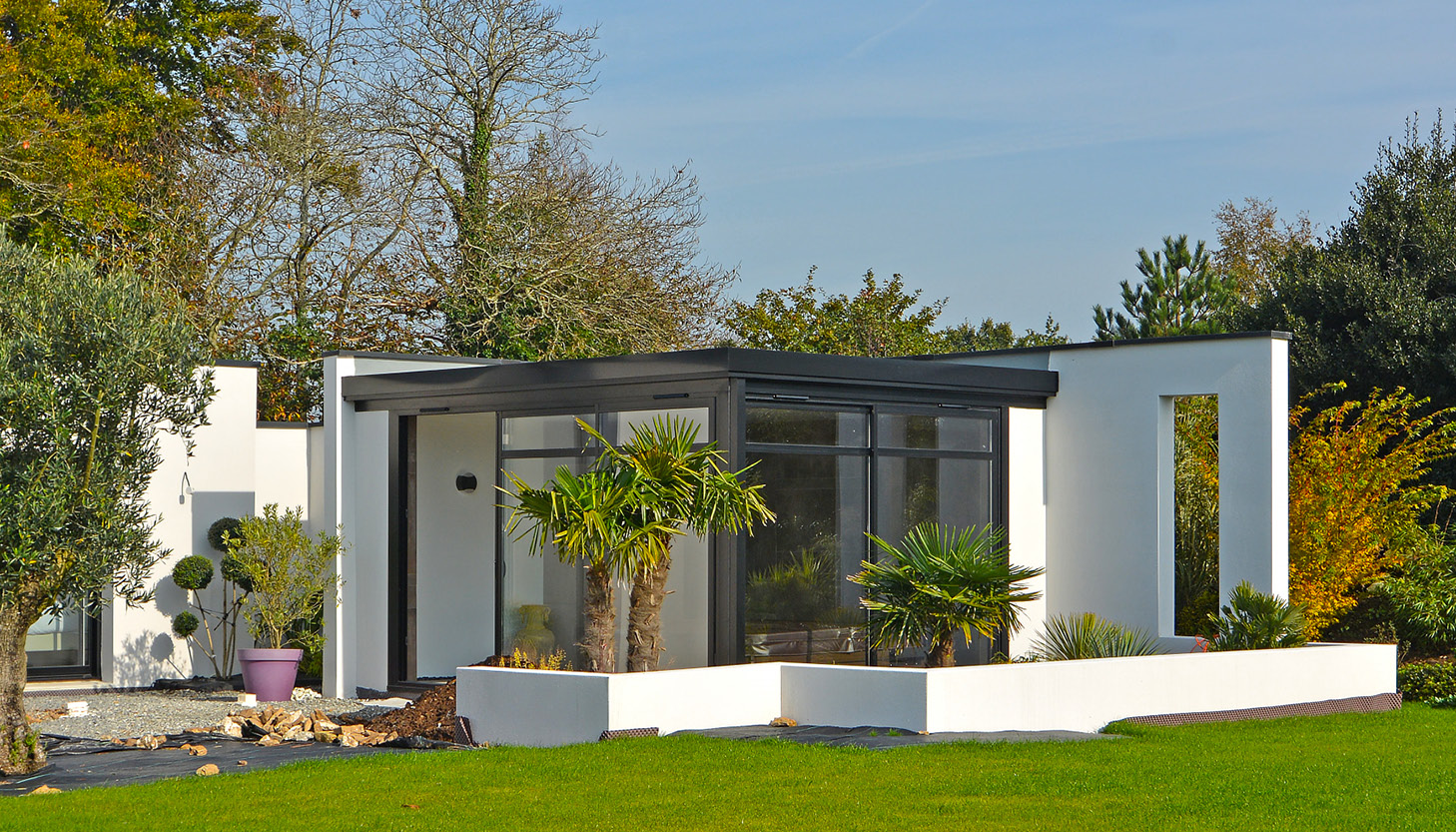 Jardin d'hiver abritant un spa