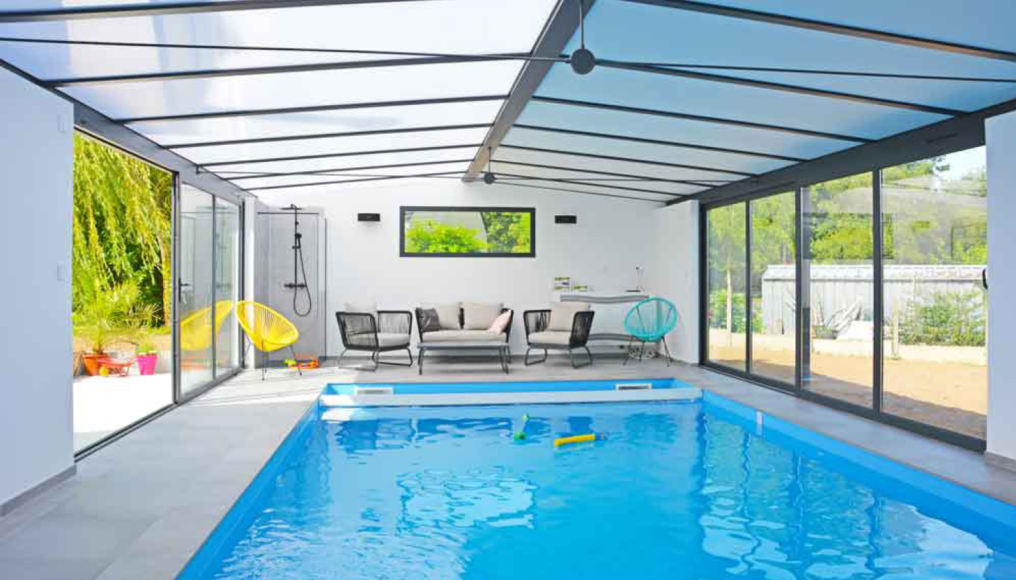 Extension de maison abritant une piscine