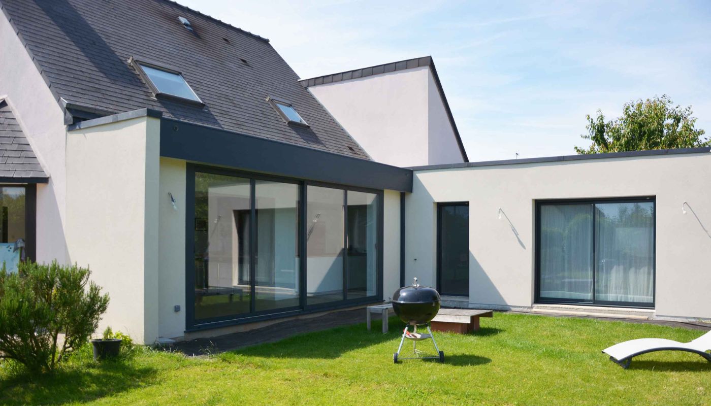 Extension à toit plat avec une chambre parentale