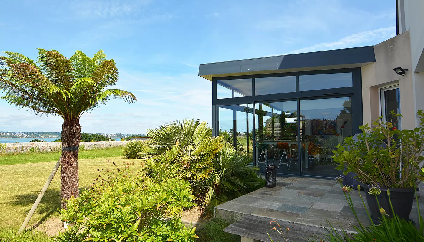 Extension de maison à toit incliné